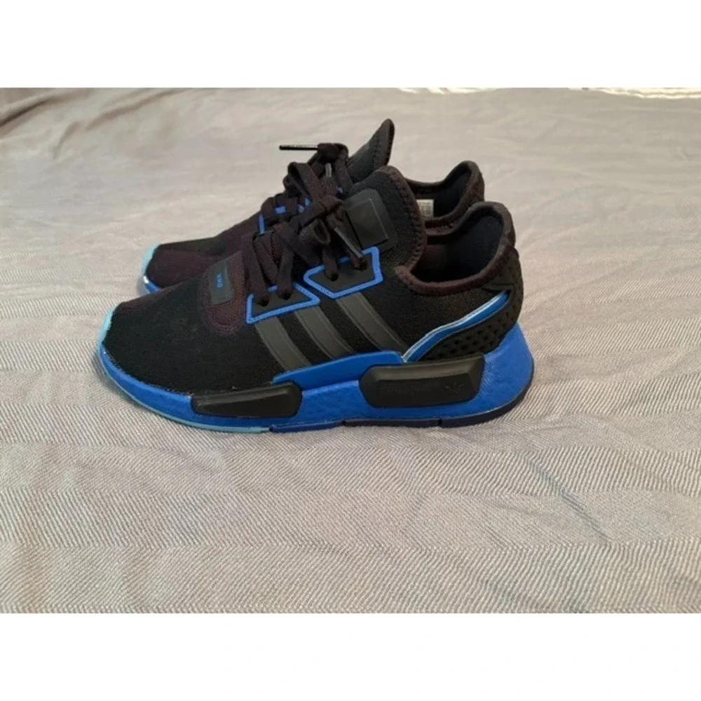 ADIDAS MENS SHOES SIZE 6
